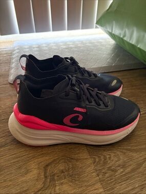 Women’s Clove Alto Navy Sneakers with Pink Accents — Cushioned Running Shoe
